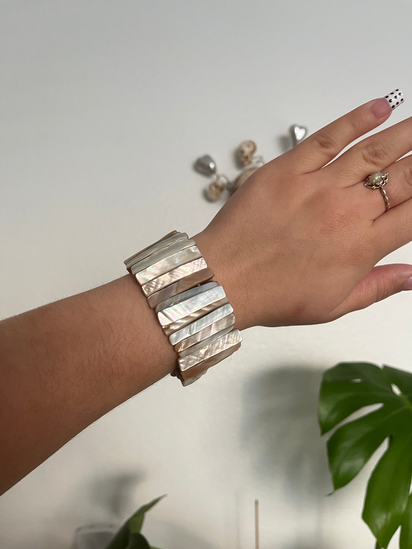 Vintage shell bracelet- Mother of Pearl